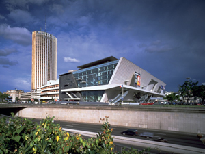 Palais-des-Congres-_c_Gitty-Darugar_03.jpg