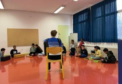 Artiste intervenant en milieu scolaire (AIMS) : une accordéoniste en résidence à Aubervilliers en 2023-24