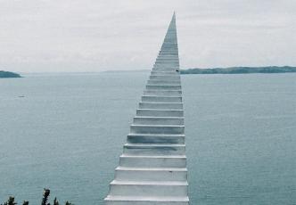 © David McCracken, Walking to the Mainland, 2005